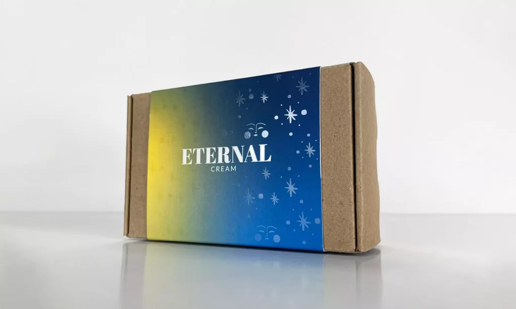 Caja Kraft con faja impresa a color y con barniz a registro.