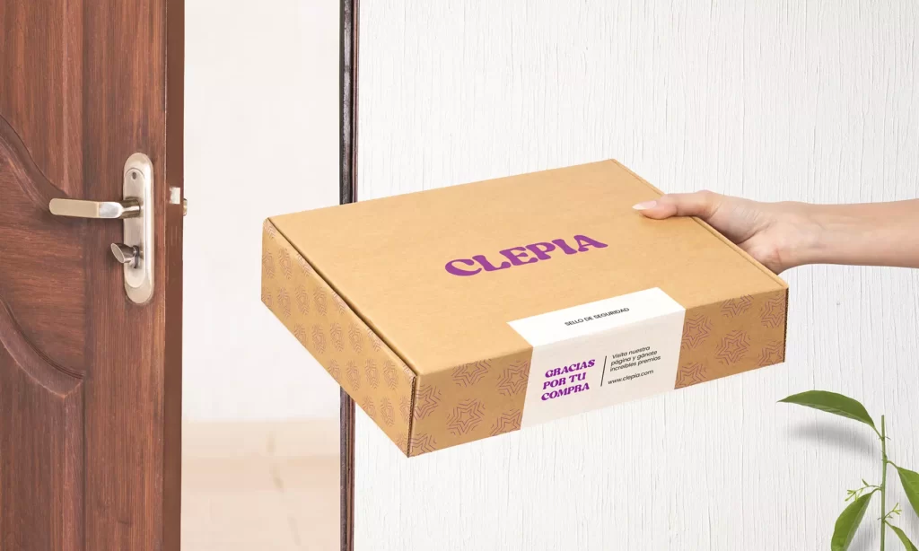 Embalaje cerrado con impresión directa a color y etiqueta de seguridad en vinil adherible con impresión digital.